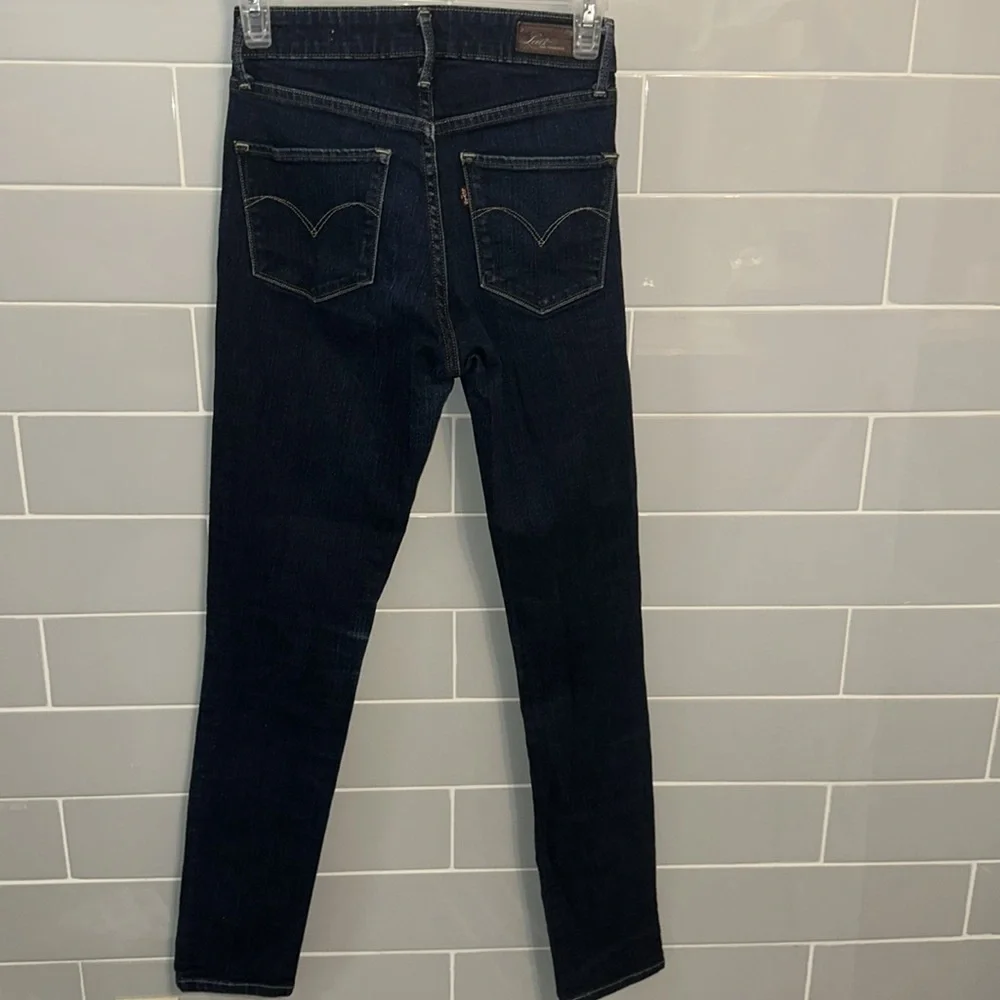 Levi’s High Rise Demi Curve Jeans - Picture 9 of 17